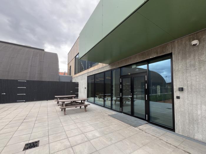 Indgangsparti i den nye tilbygning