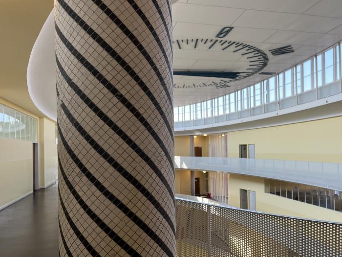 Søjlemosaik på Skolen ved Sundet