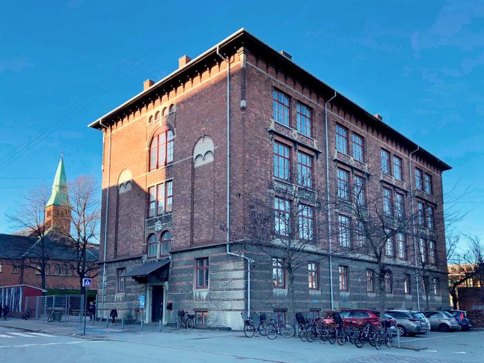 Facaden af Strandvejsskolen