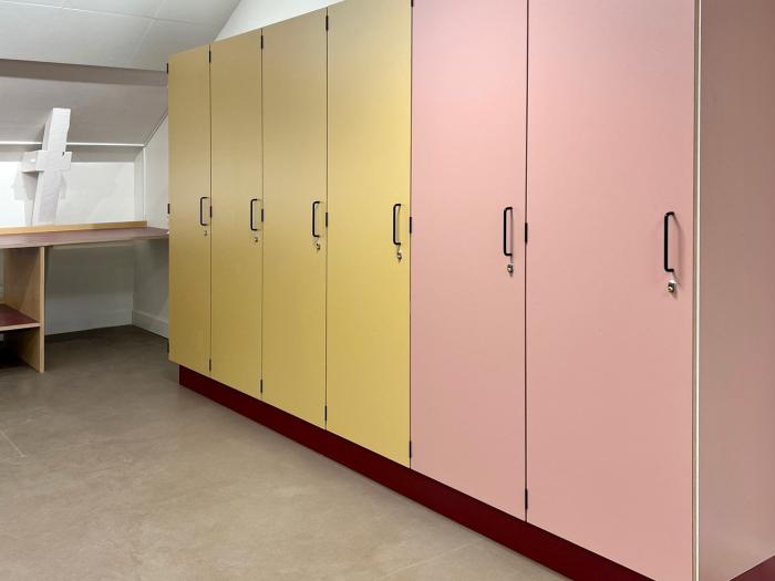 Nymalede skabe på Strandvejsskolen