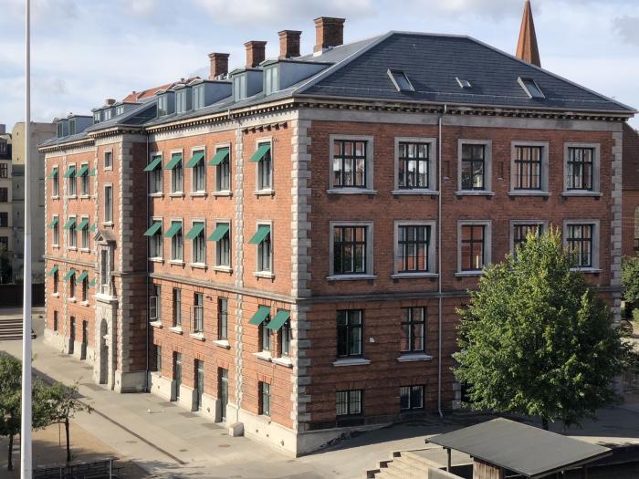 Facaden på Heibergskolen